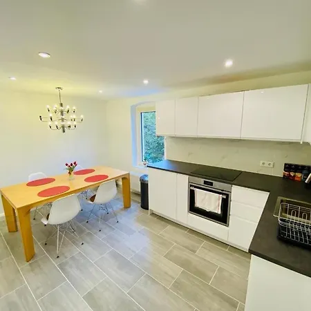 Cute Apartment - Detmold City Center - Large Kitchen, Bath, South Facing Balcony - Free Parking And Wifi Exterior photo