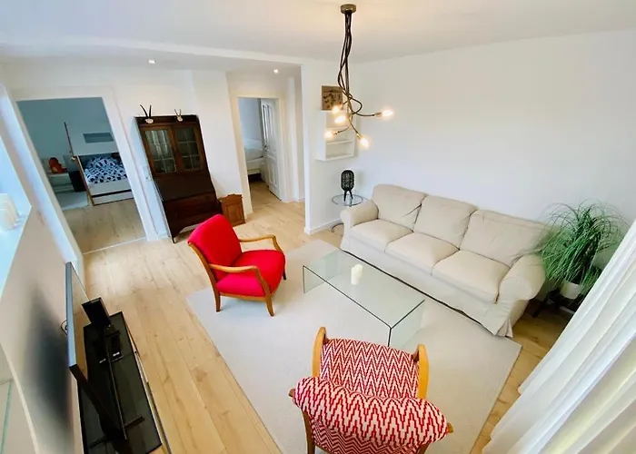 Cute Apartment - Detmold City Center - Large Kitchen, Bath, South Facing Balcony - Free Parking And Wifi