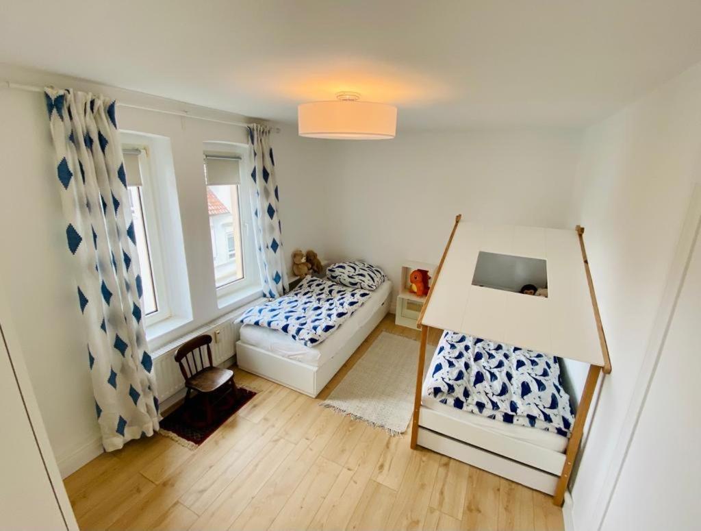 Apartment Cute - Center - Large Kitchen, Bath, South Facing Balcony - Free Parking And Wifi *