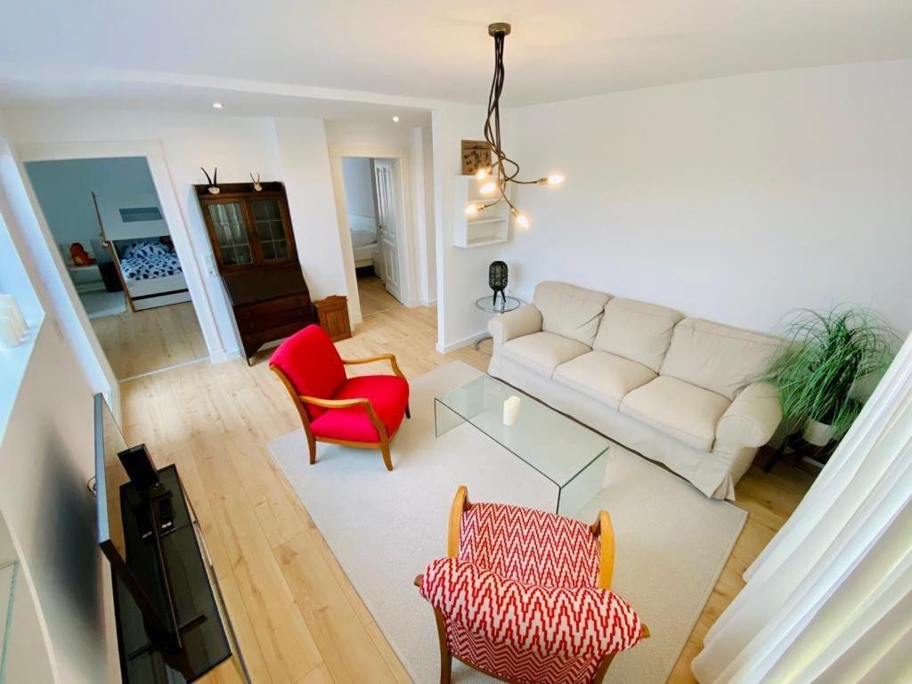 Cute - Center - Large Kitchen, Bath, South Facing Balcony - Free Parking And Wifi Apartment